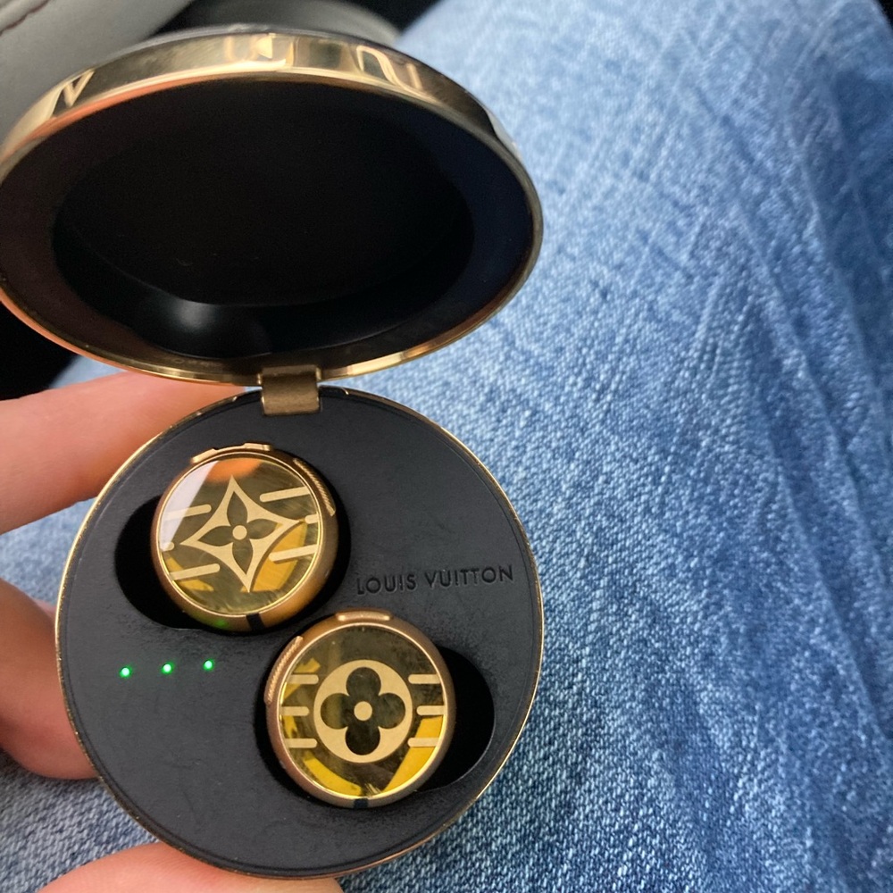 Louis Vuitton light up horizon earbuds